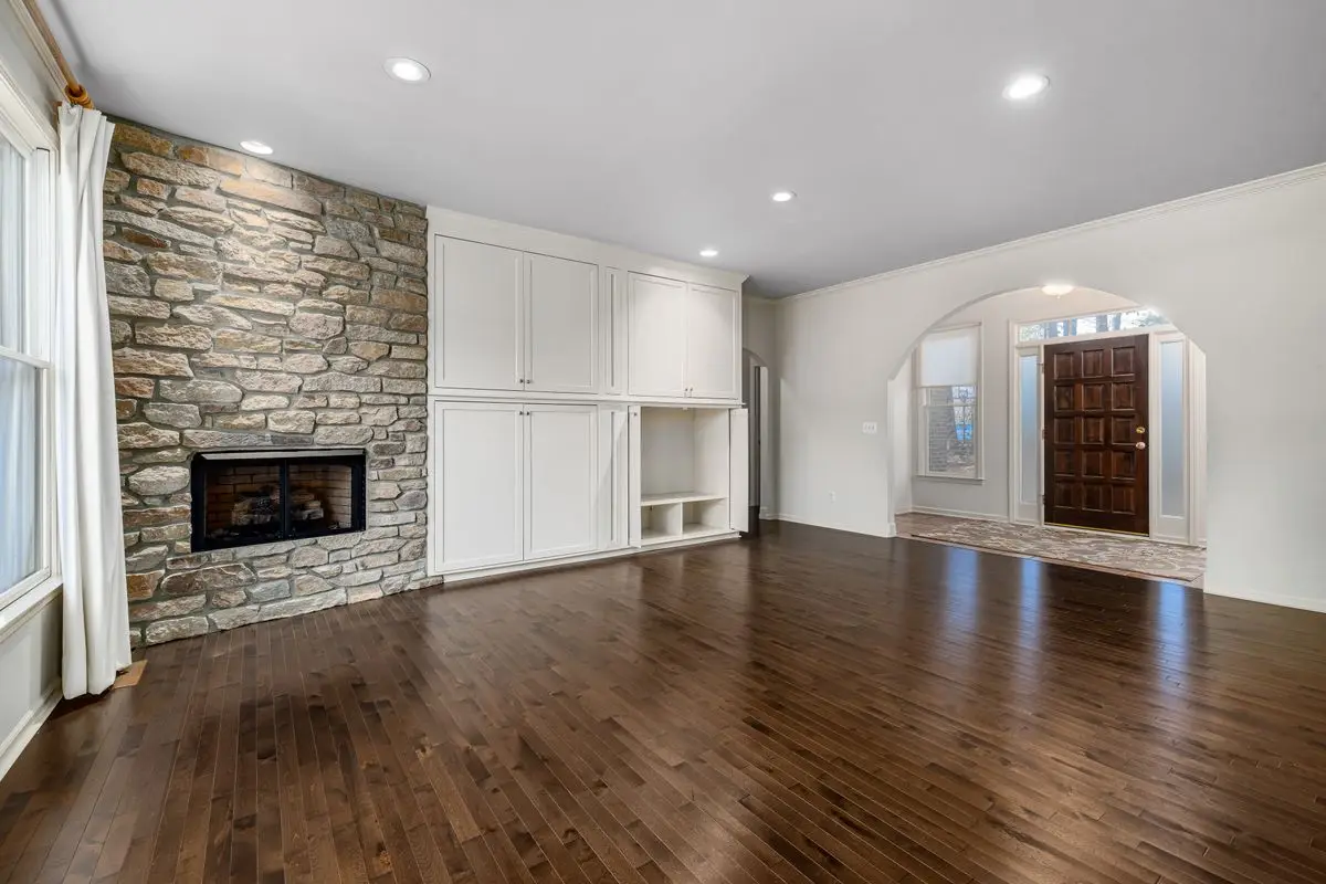 A clean, bright residential room. Murfreesboro.
