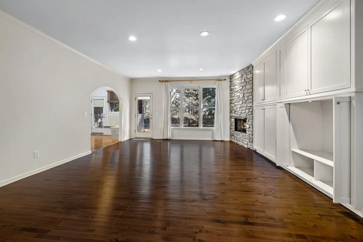 A clean, bright residential room. Murfreesboro.